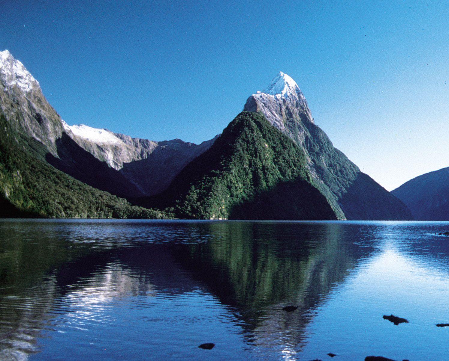 - Immerse Yourself in the Stunning Natural‍ Beauty ⁣of Fiordland National⁢ Park